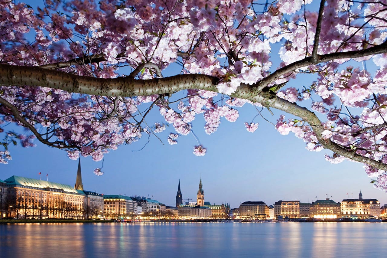 Paket Tour Eropa Barat Wisata Muslim April 13 Hari 12 Malam Musim Semi (Spring)
