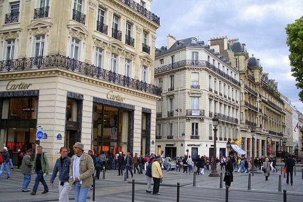 toko di Champs Elysees.