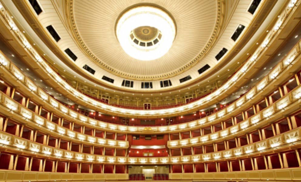 Mengunjungi Vienna State Opera dan Kagumi Kemegahannya