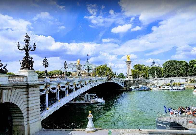 Tentang Jembatan Pont Alexandre III